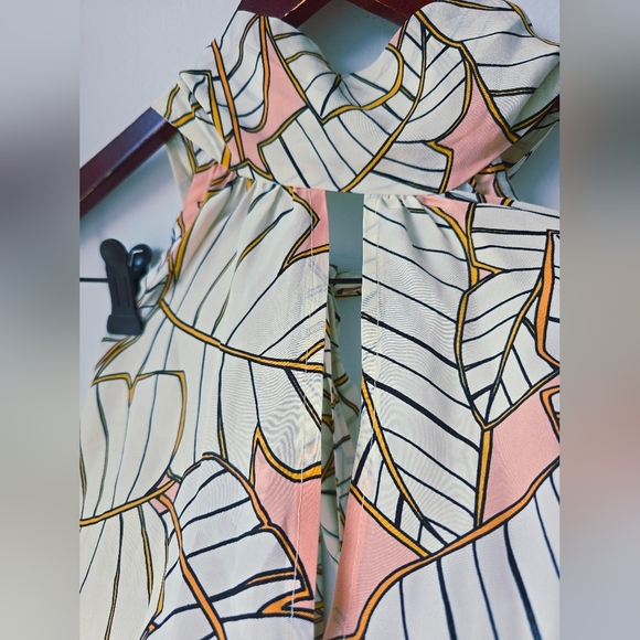 🎉HOST PICK🎉SFIZIO Studio Italy Silk Viscose Leaf Halter Top Beige Ivory 40 M 6 - Picture 4 of 10